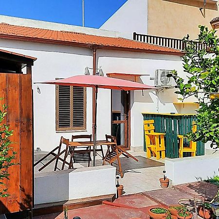 B&B Il Cortile Del Sole Olmedo Εξωτερικό φωτογραφία
