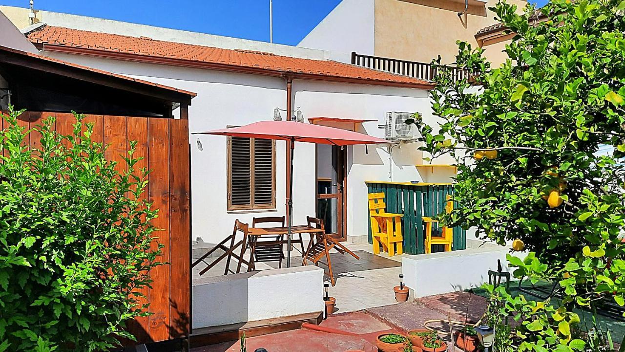 B&B Il Cortile Del Sole Olmedo Εξωτερικό φωτογραφία