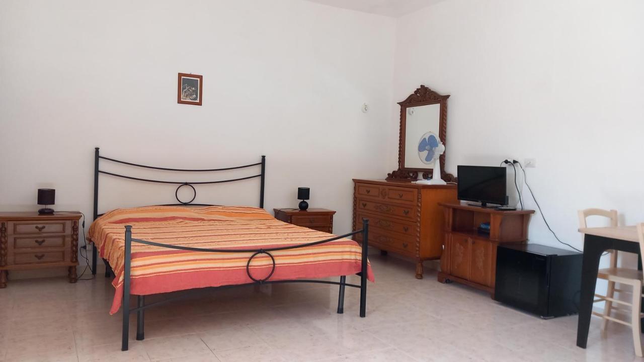 B&B Il Cortile Del Sole Olmedo Εξωτερικό φωτογραφία