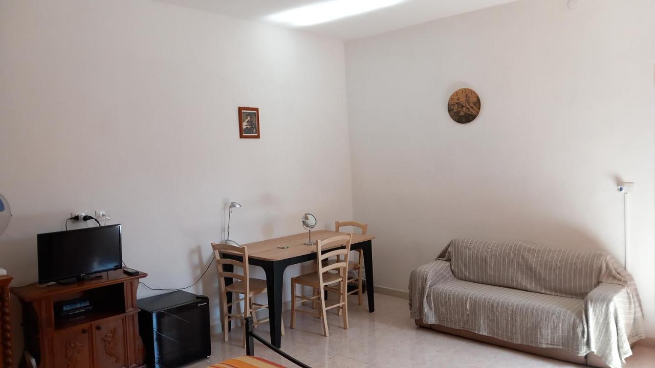B&B Il Cortile Del Sole Olmedo Εξωτερικό φωτογραφία